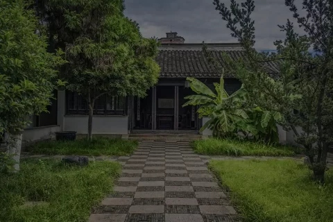 card-home-walkway